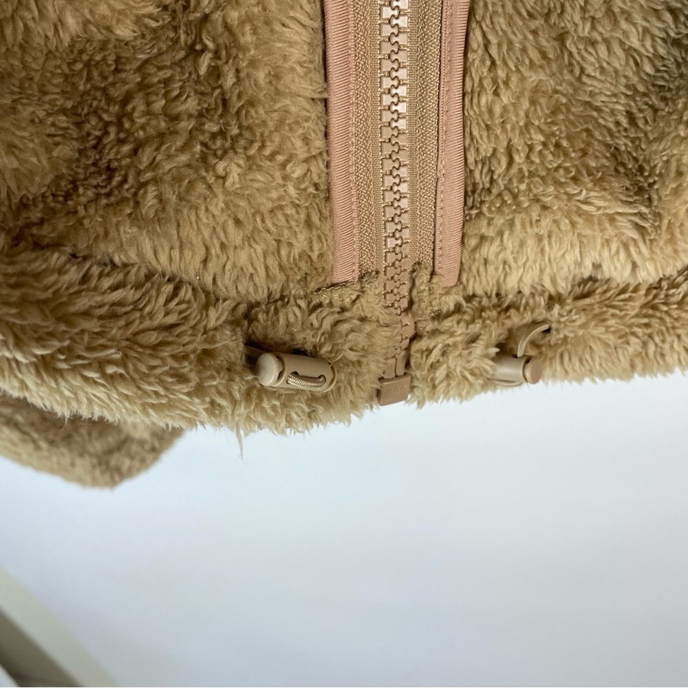 Aritzia Sunday Best Mockneck Fuzzy Zip Up Jacket Teddy Fleece Tan - Picture 9 of 11